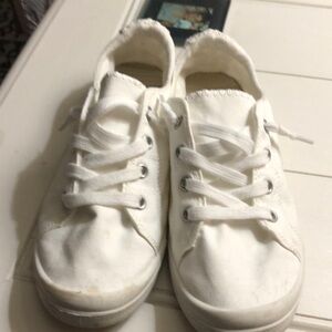 Casual canvas sneaker